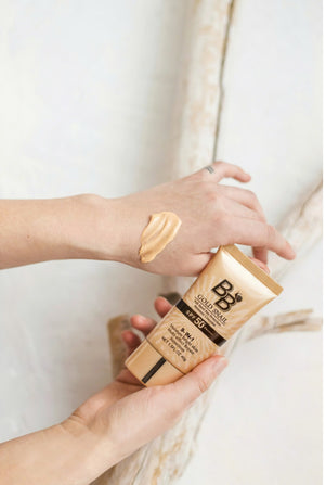 BB Cream SPF 50+ con Caracol Dorado – Base Iluminadora de Larga Duración